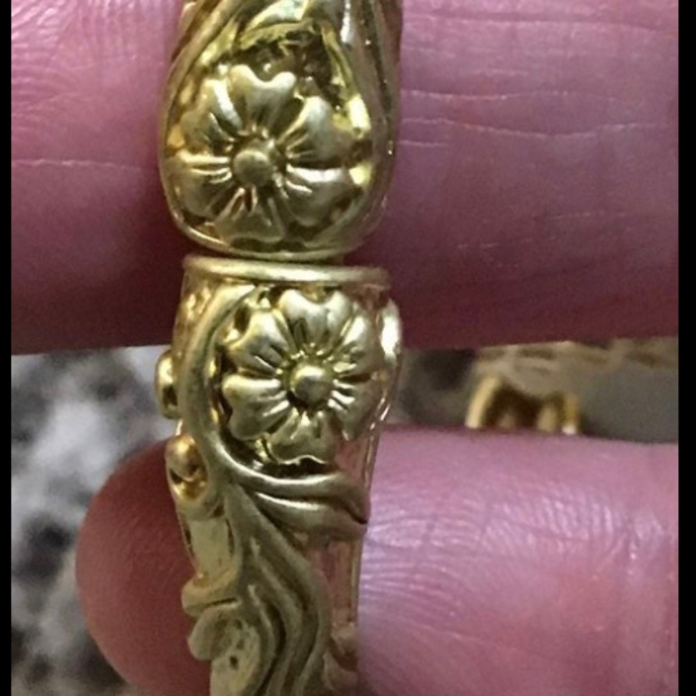 Lia Sophia Gold flowers stretch braclet NIB